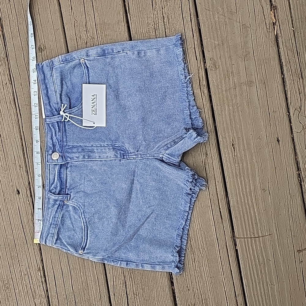 NWT Zenana size Large Acid wash short